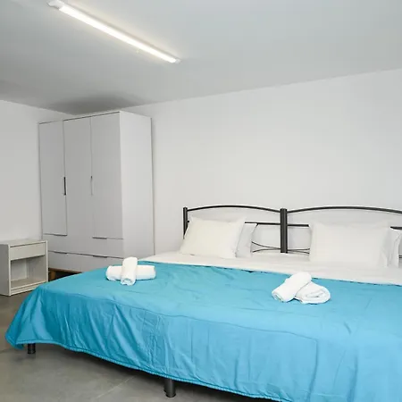 Christy * Platis Yialos